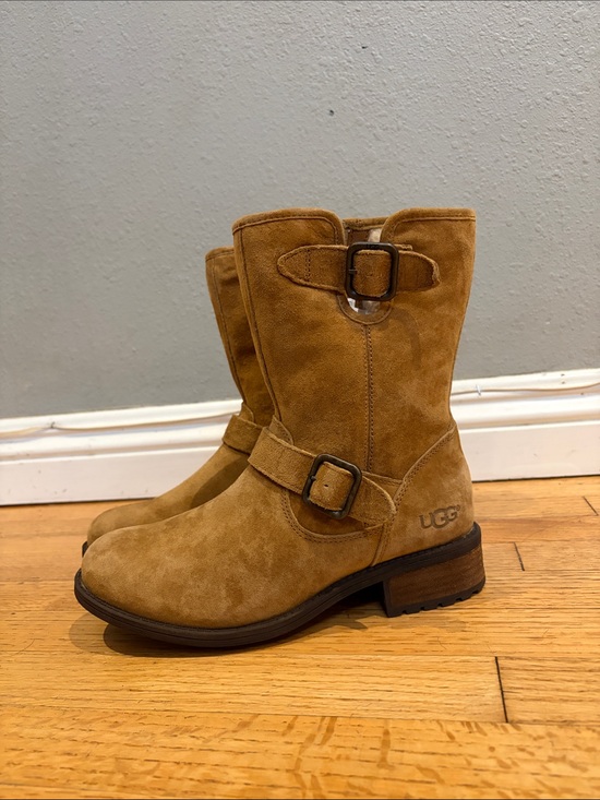UGG Shoes - Ugg Chaney Suede Boot New w/o the box size 6.5